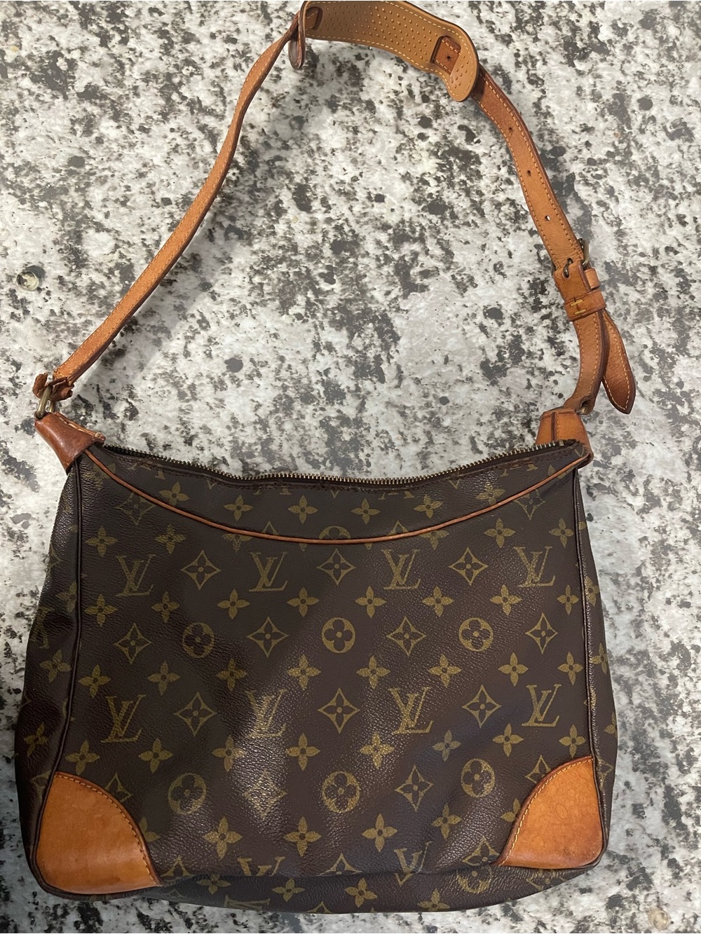 Louis Vuitton Monogram Canvas Shoulder Bag with Natural Leather Trim - Picture 14 of 15